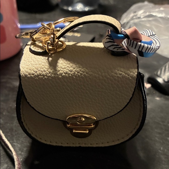 Handbags - Elegant Cream and Gold Women's Bag charm or king chain